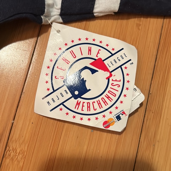 Women’s scoop bottom quarter sleeve size medium. New with tags - Picture 4 of 7